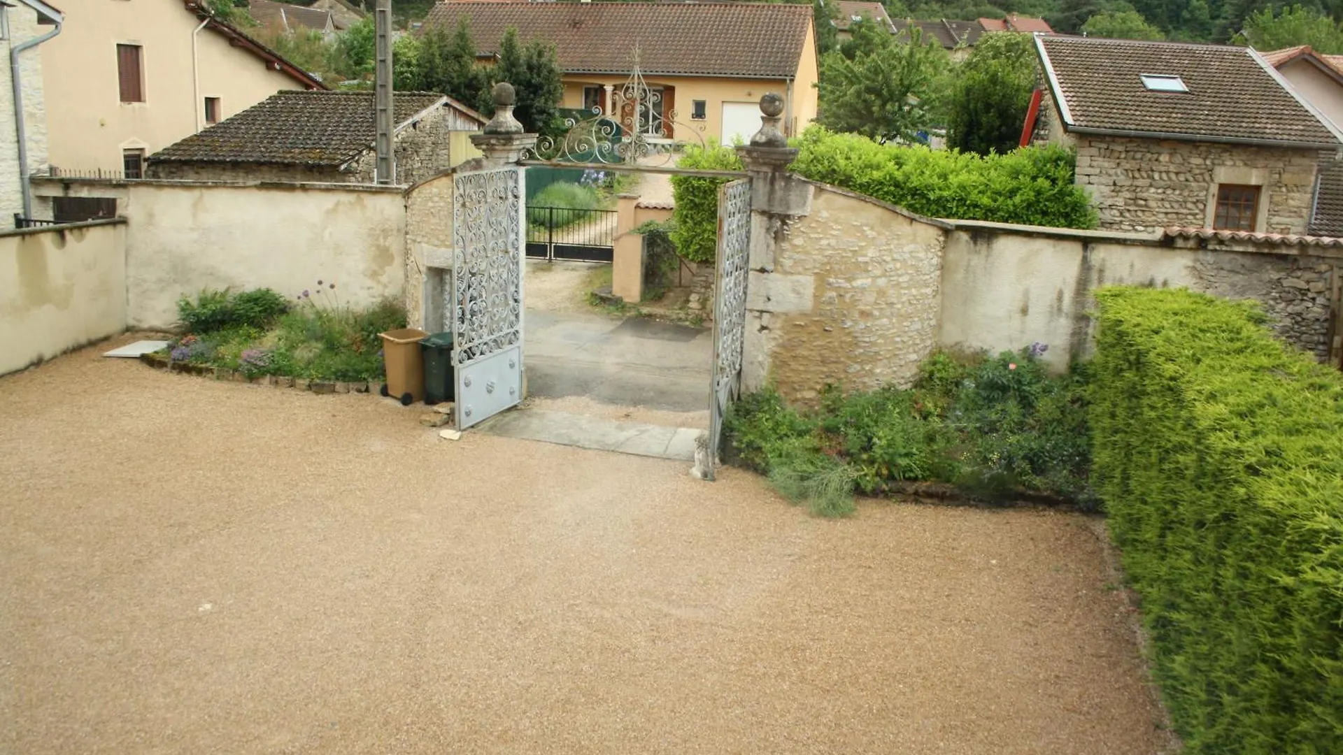 Relais Du Destin 호텔 Vertrieu 게스트하우스