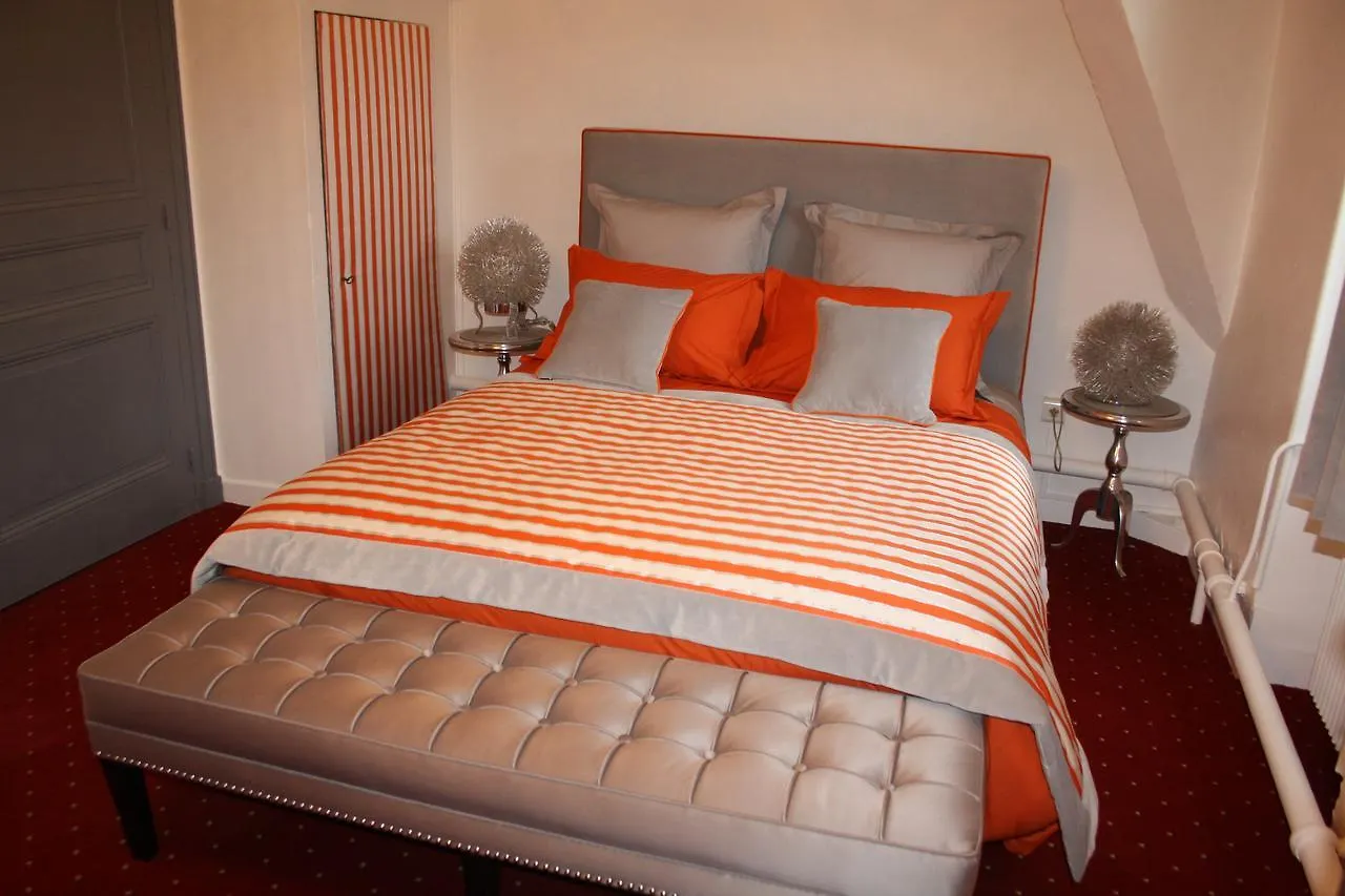 Relais Du Destin 호텔 Vertrieu 3*,